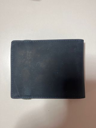 Cartera Lester azul marino con goma elástica