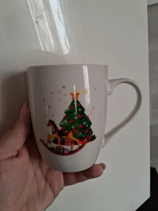 Ghirlanda natalizia + tazza natalizia in regalo