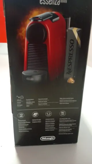 Cafetera Nespresso Delonghi Roja