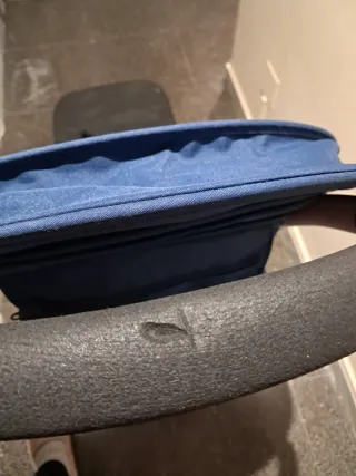 Carrito de bebé azul con estampado YOYO