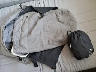 Carrito de bebé azul con estampado YOYO