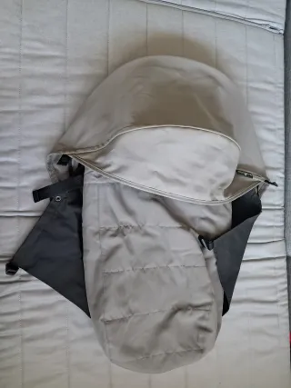 Carrito de bebé azul con estampado YOYO