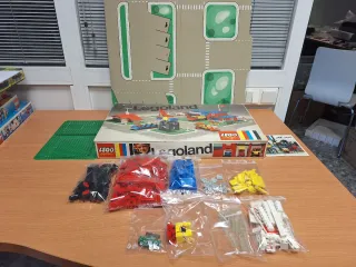 LEGO 355 TOWN CENTER SET WITH ROADWAY (1972)