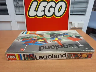 LEGO 355 TOWN CENTER SET WITH ROADWAY (1972)