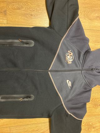 Chaqueta Nike Tech x Syna World