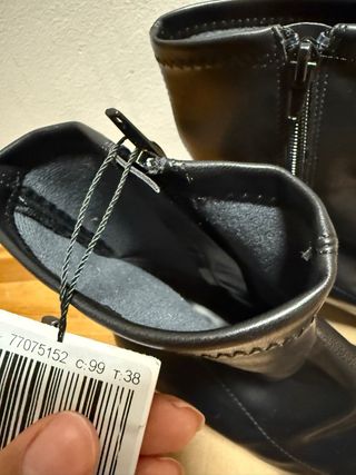 Botines piel sintética negros