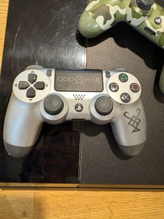 PS4 (PlayStation 4) con 2 mandos