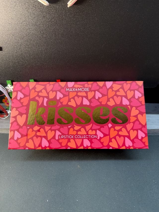 Max & More Kisses Lipstick Collection