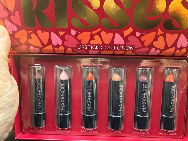 Max & More Kisses Lipstick Collection
