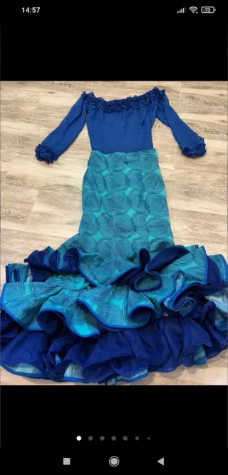 Falda flamenca azul y blusa de regalo