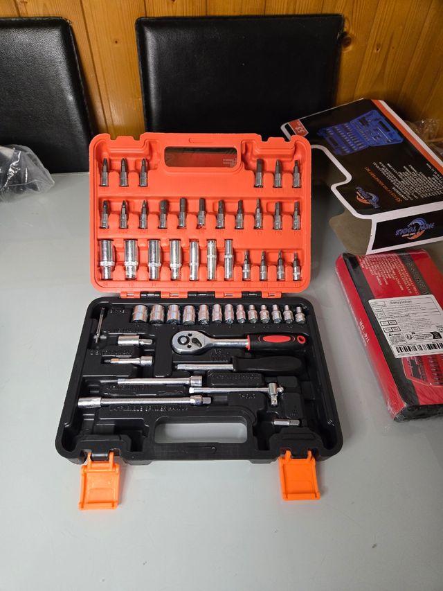 Juego de Llaves de 53 Piezas con Maletín