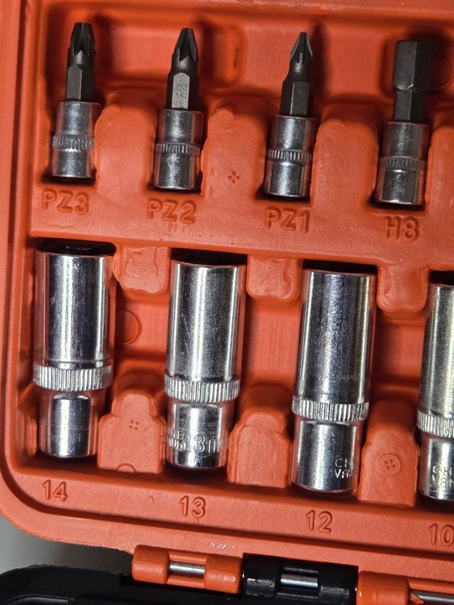 Juego de Llaves de 53 Piezas con Maletín