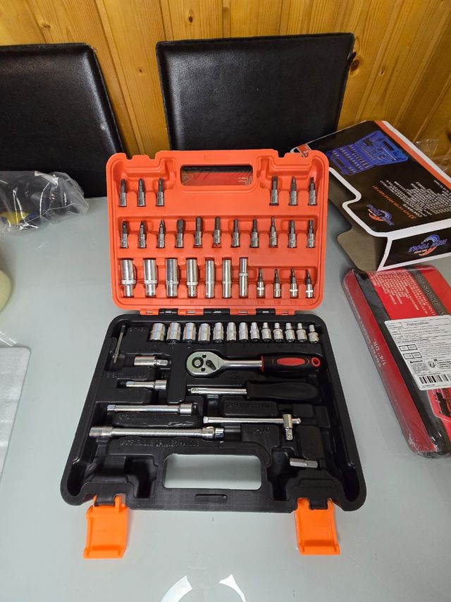 Juego de Llaves de 53 Piezas con Maletín