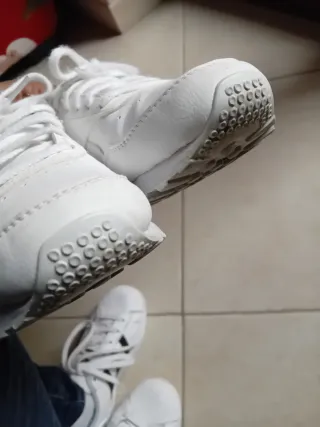 Scarpe Reebok bianche e oro