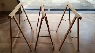 Caballetes/Borriquetas de madera (3 unidades).