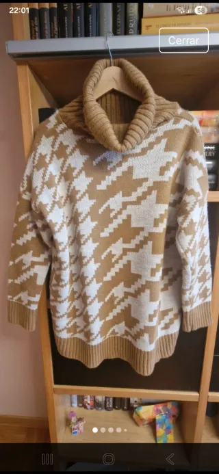 Jersey cuello alto estampado