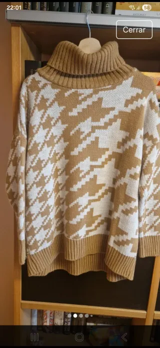 Jersey cuello alto estampado