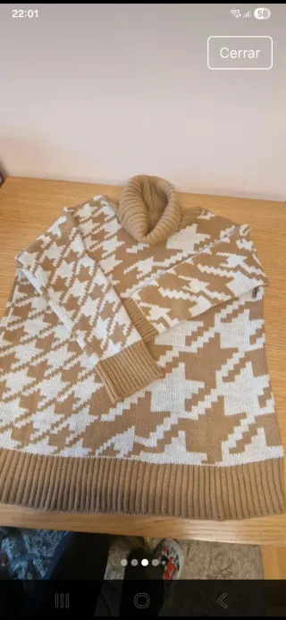 Jersey cuello alto estampado