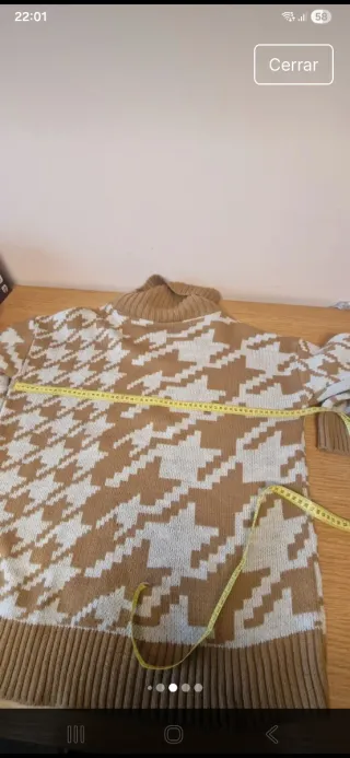 Jersey cuello alto estampado