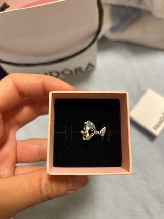 Charm Flounder La Sirenita Pandora Azul Dorado