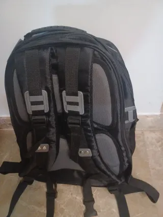 Mochila negra y gris