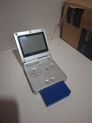 Nintendo Game Boy Advance SP Argento con Pokemon