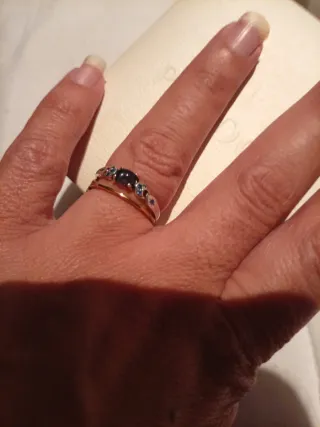 Anillo de plata con piedra azul