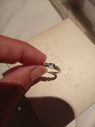 Anillo de plata con piedra azul