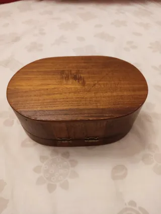 Scatola ovale in legno