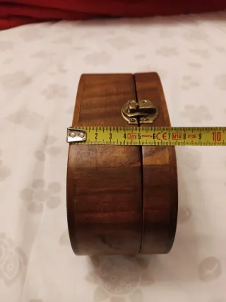 Scatola ovale in legno