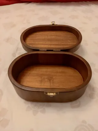 Scatola ovale in legno
