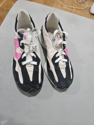 Zapatillas New Balance negras y rosas
