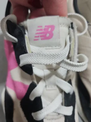 Zapatillas New Balance negras y rosas