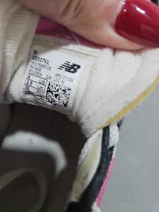 Zapatillas New Balance negras y rosas