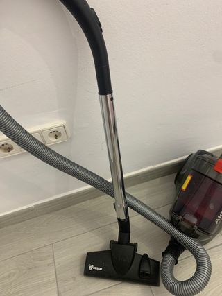 Aspiradora Akitas casi nueva negociable