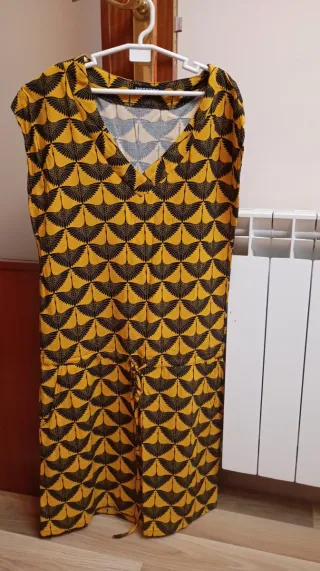 Vestido amarillo y negro estampado
