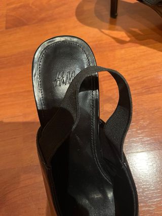 Sandalias Slingback Tacón Kitten Negras