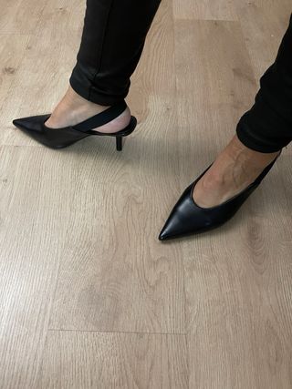Sandalias Slingback Tacón Kitten Negras