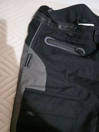 Pantalón de moto con protecciones