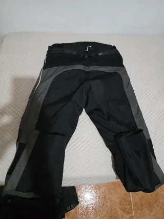 Pantalón de moto con protecciones