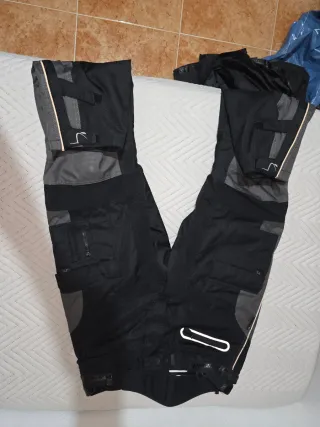 Pantalón de moto con protecciones
