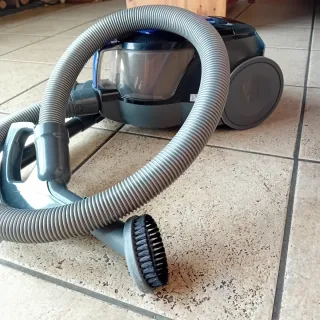 Aspiradora LG azul y negra