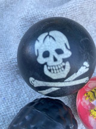 3 palline di gomma: teschio, rana, occhio