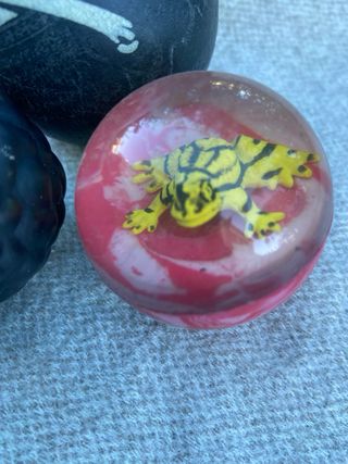 3 palline di gomma: teschio, rana, occhio