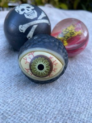 3 palline di gomma: teschio, rana, occhio