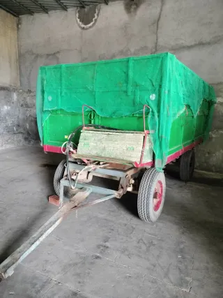 Remolque basculante verde