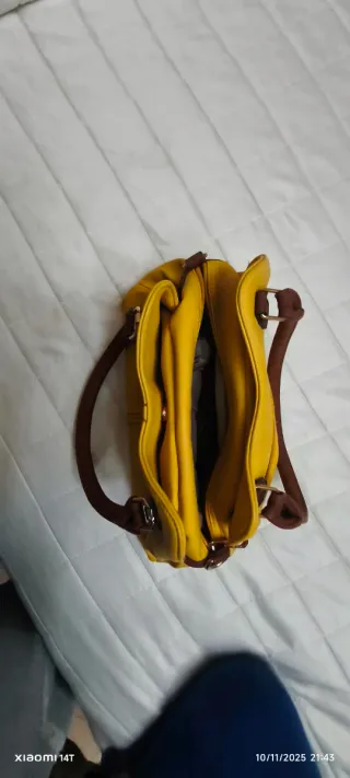 Borsa donna gialla con manici marroni