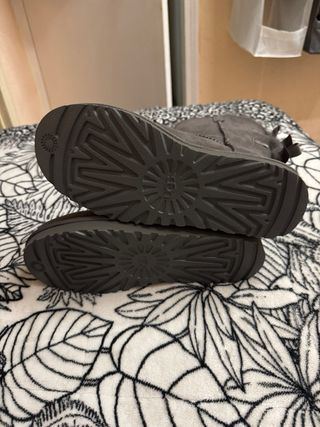 Botas UGG Gris Talla 38