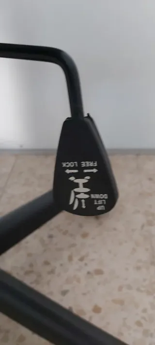 2 Taburetes de Oficina Negros y Rojos