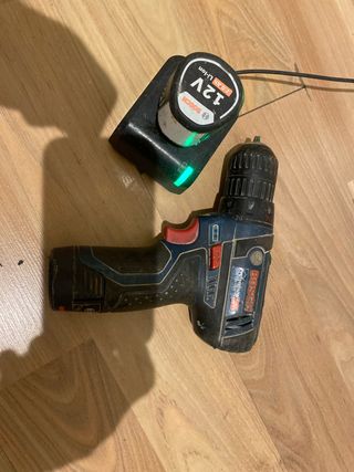 Atornillador Bosch 12V con 2 baterías